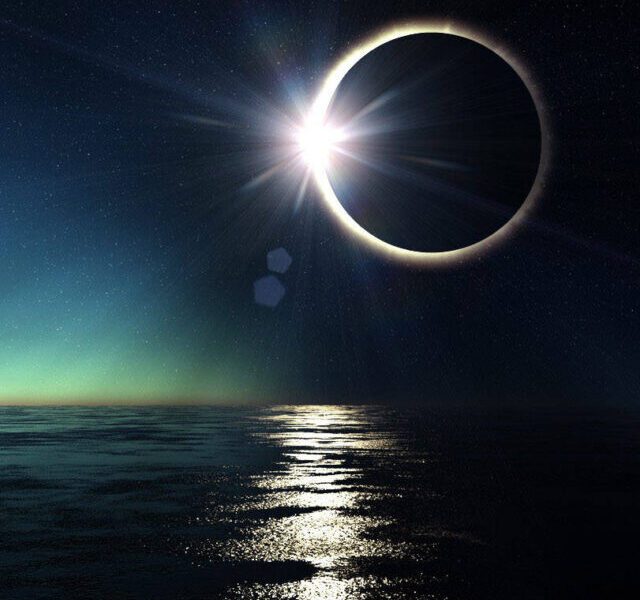 solar-eclipse-at-sea-rppa6fg1j6or4ul0