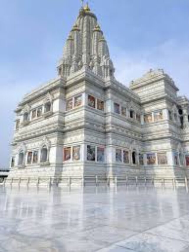 वृंदावन 2025: अप्रैल में मंदिरों की रौनक, परंपराएं और शांति का अद्भुत संगम!